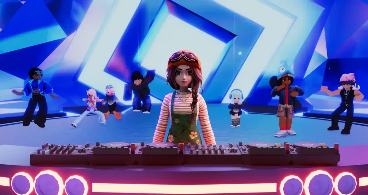 Avatar di Roblox su un palco musicale con altri personaggi